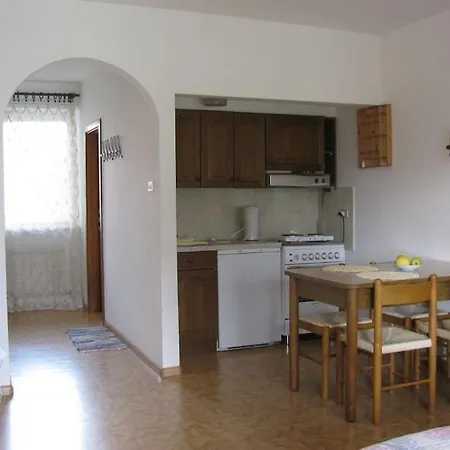 Kleine Wohnung, Grosser Garten! Lägenhet