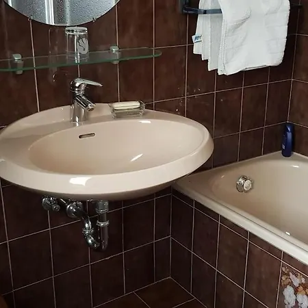 Kleine Wohnung, Grosser Garten! Apartament Meran